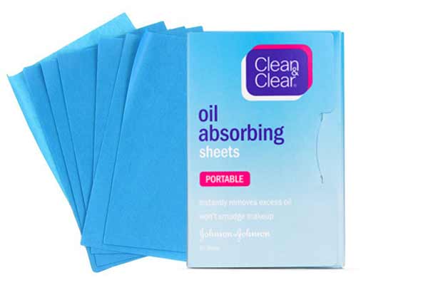 purse-essentials-oil-blotting-sheets