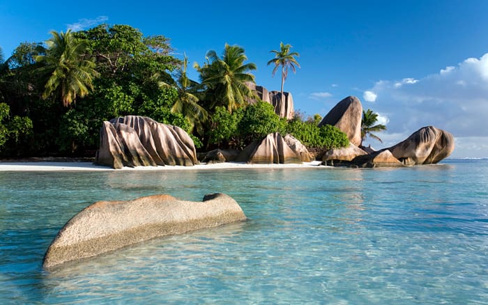 sunny-shores-seychelles-wide-