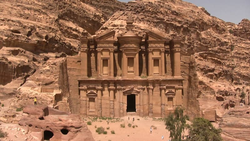 petra-jordans-lost-city-travel-social