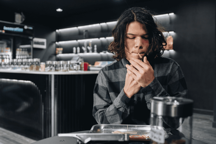 Lingering Longer Than You Think: How Long Cannabis Odor Actually Stays on Clothes and Hair