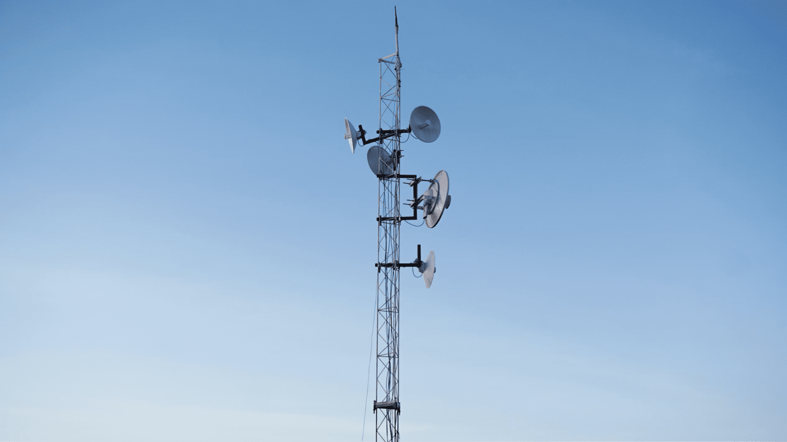 Wholesale Voice vs. Retail VoIP: Key Differences for Telecom Operators